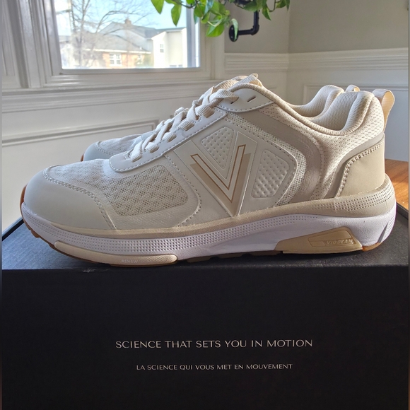 Vionic - Walk Strider - New With Box - Picture 8 of 11